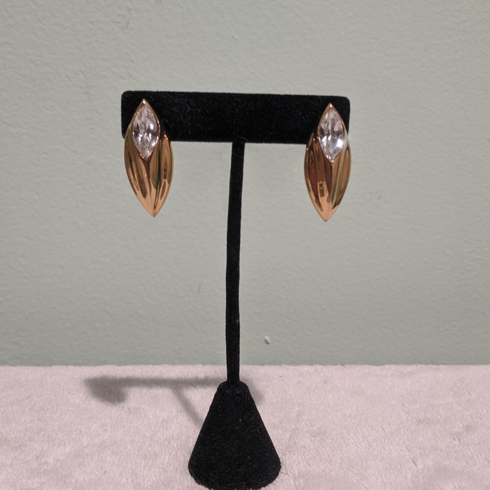 ♦️ B2G1FREE ♦️Gold oval earring w/white rhinestone